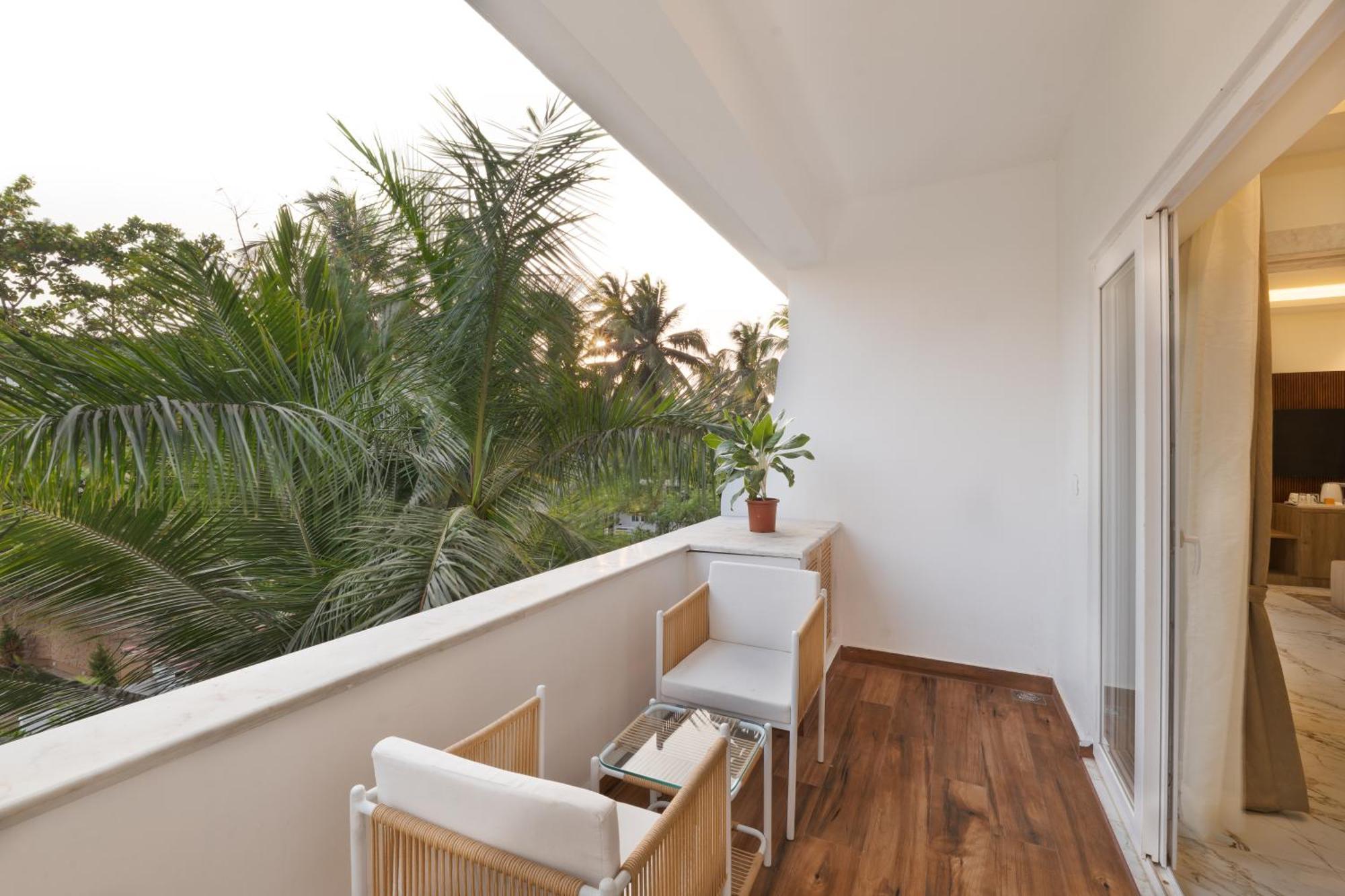 White Wharf Beach Resort Morjim Goa ภายนอก รูปภาพ