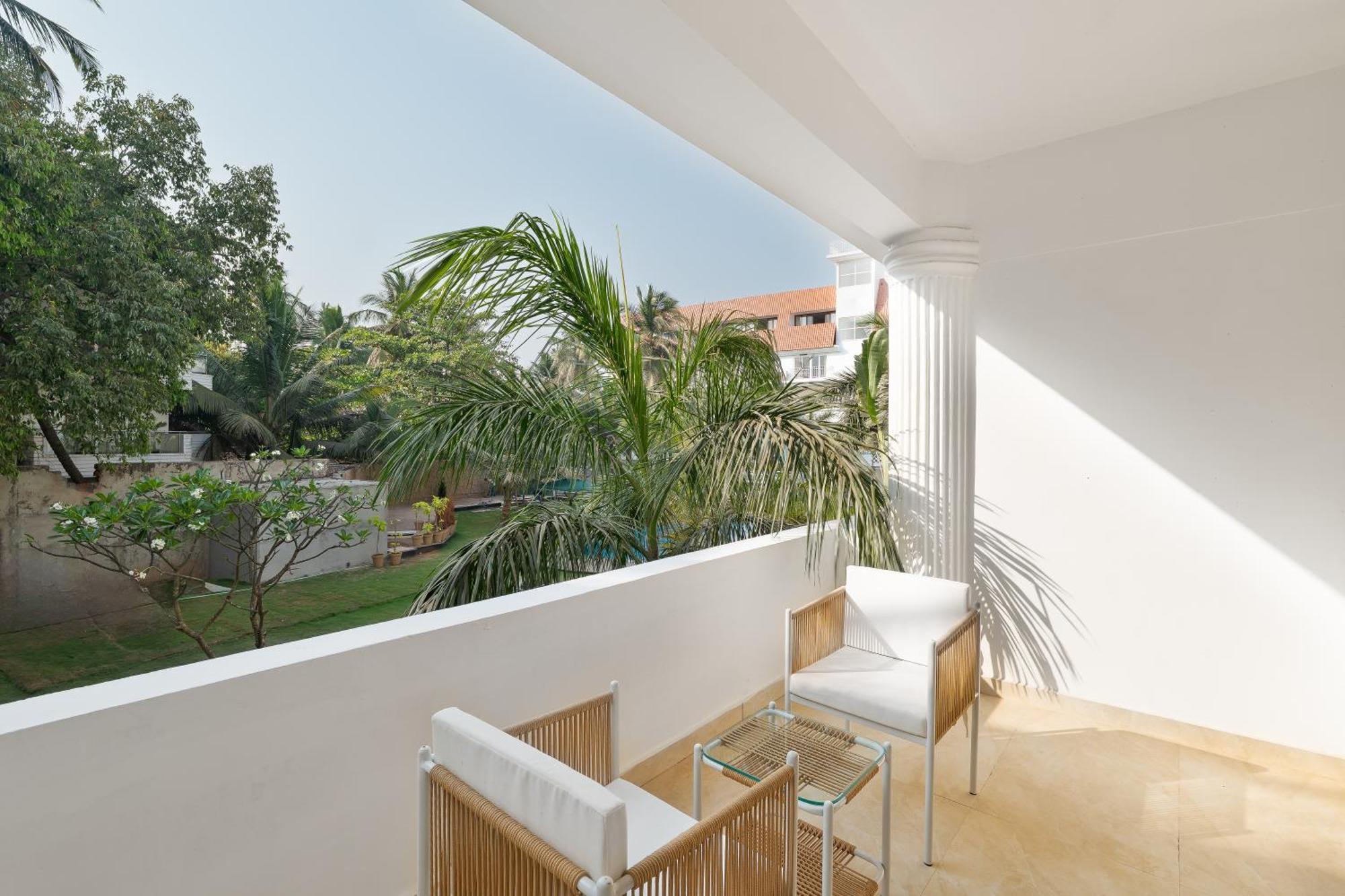 White Wharf Beach Resort Morjim Goa ภายนอก รูปภาพ
