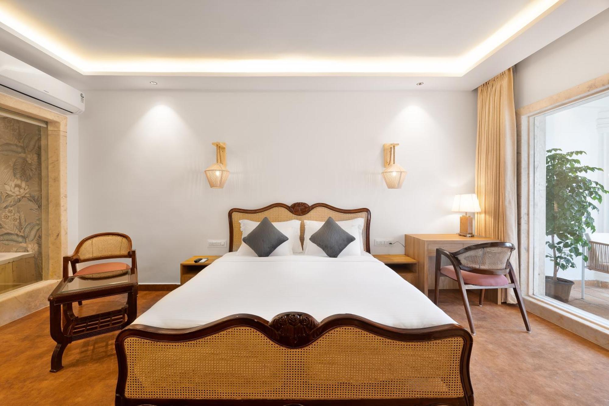 White Wharf Beach Resort Morjim Goa ภายนอก รูปภาพ