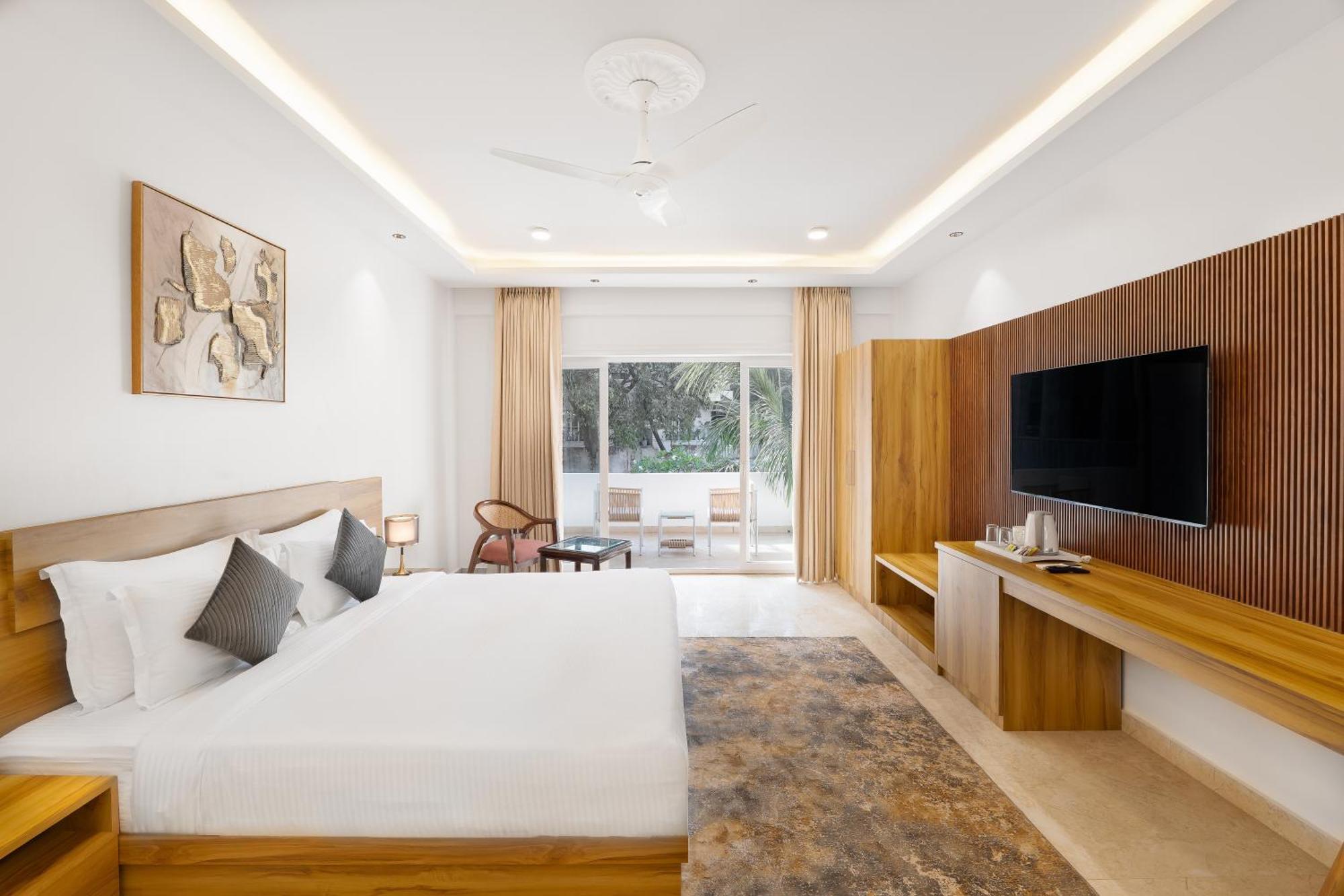 White Wharf Beach Resort Morjim Goa ภายนอก รูปภาพ
