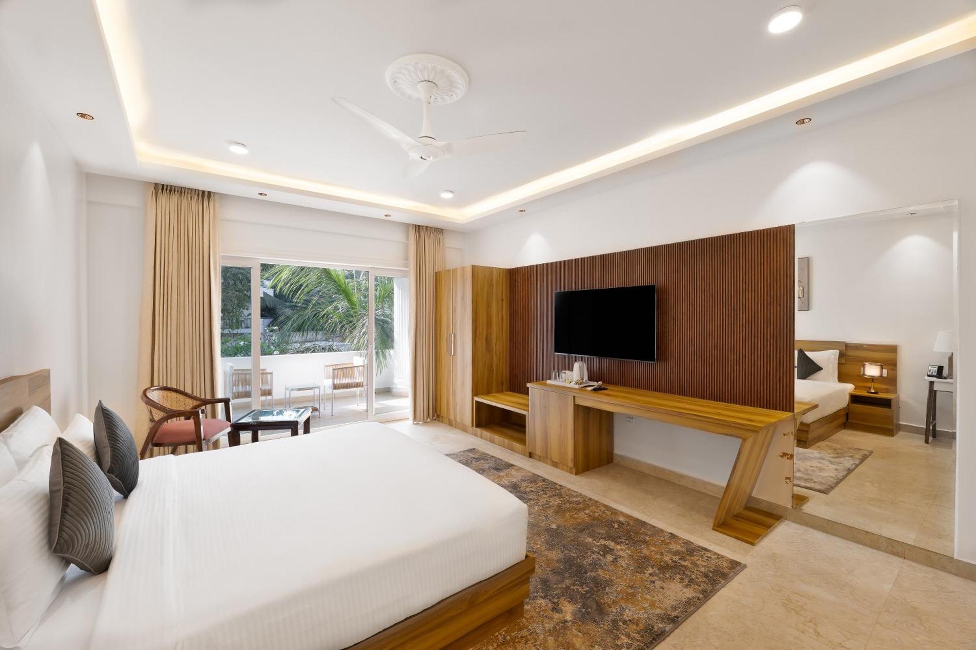 White Wharf Beach Resort Morjim Goa ภายนอก รูปภาพ