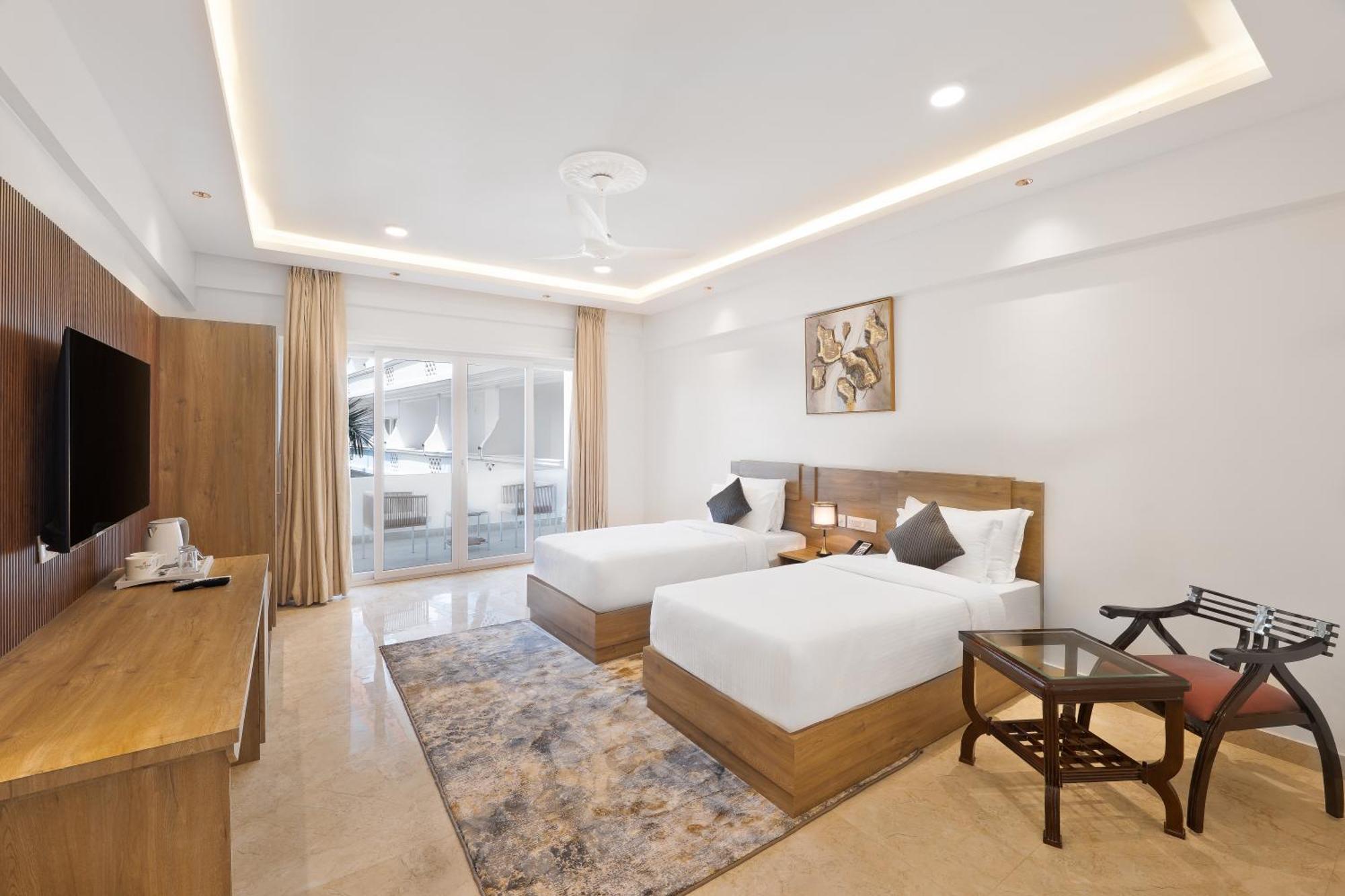 White Wharf Beach Resort Morjim Goa ภายนอก รูปภาพ