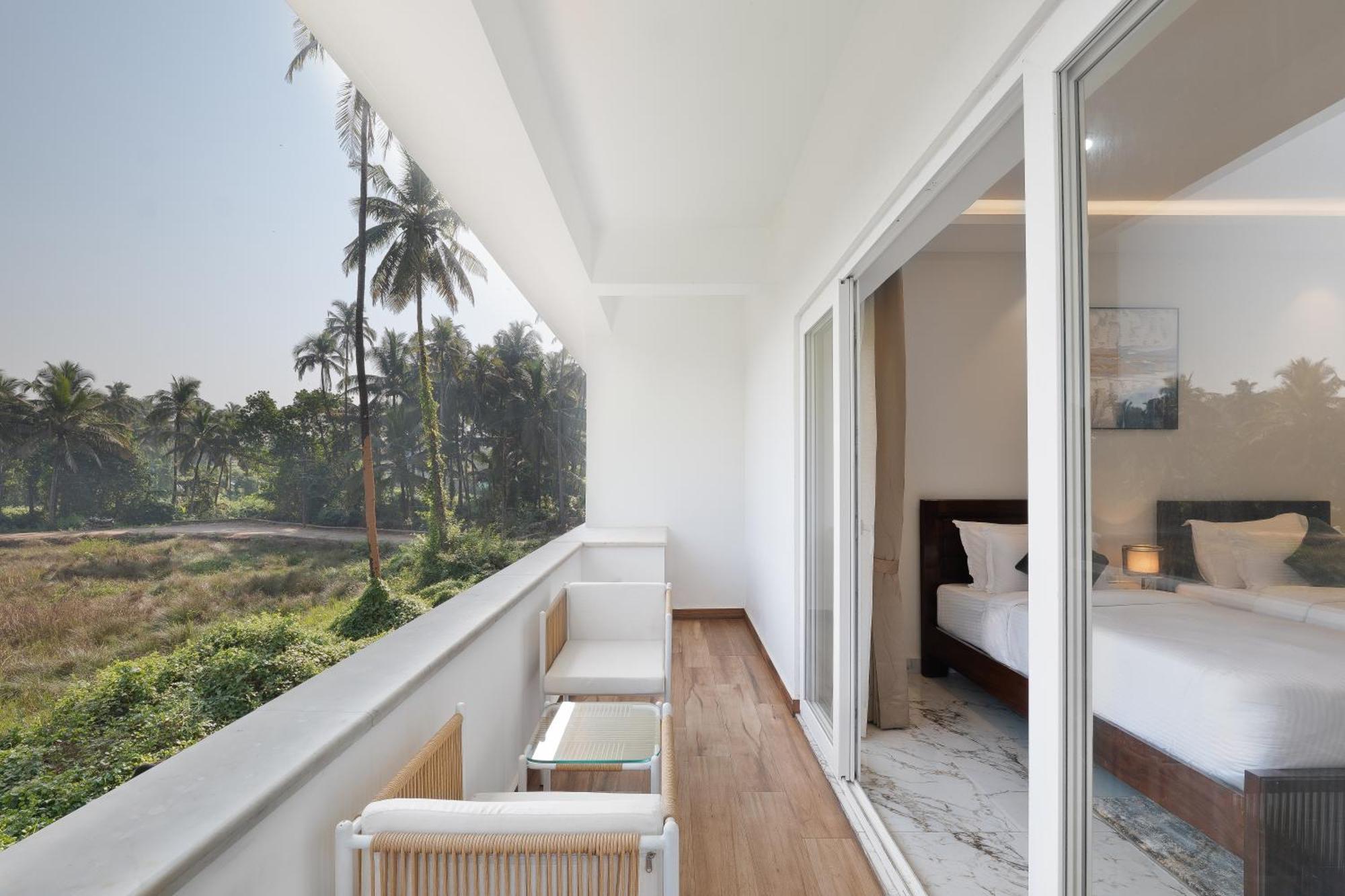 White Wharf Beach Resort Morjim Goa ภายนอก รูปภาพ