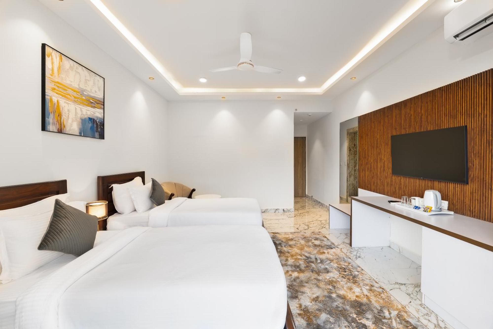 White Wharf Beach Resort Morjim Goa ภายนอก รูปภาพ