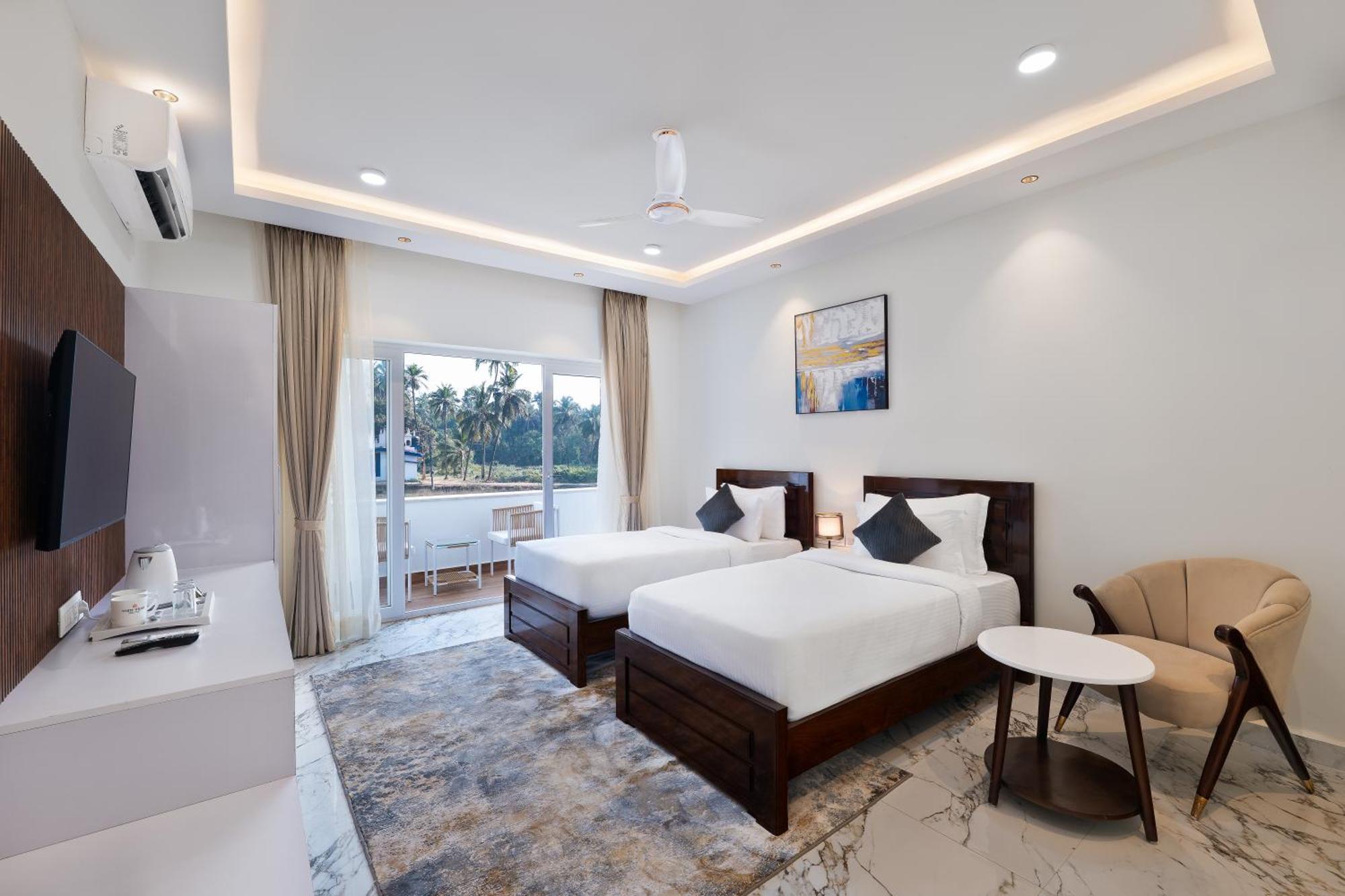 White Wharf Beach Resort Morjim Goa ภายนอก รูปภาพ