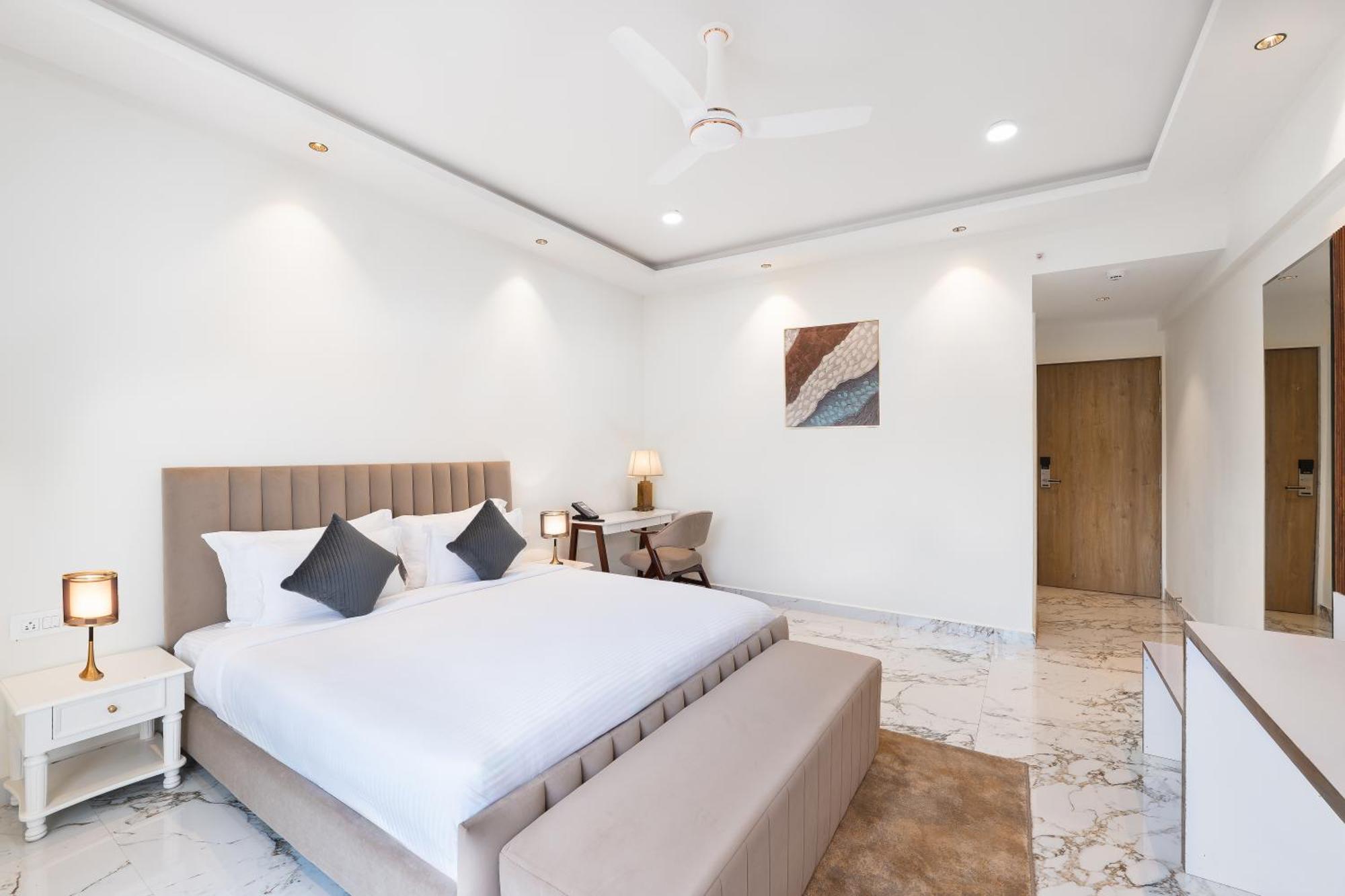 White Wharf Beach Resort Morjim Goa ภายนอก รูปภาพ