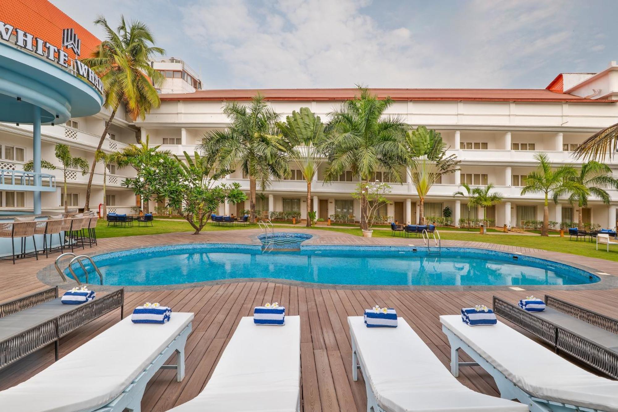 White Wharf Beach Resort Morjim Goa ภายนอก รูปภาพ