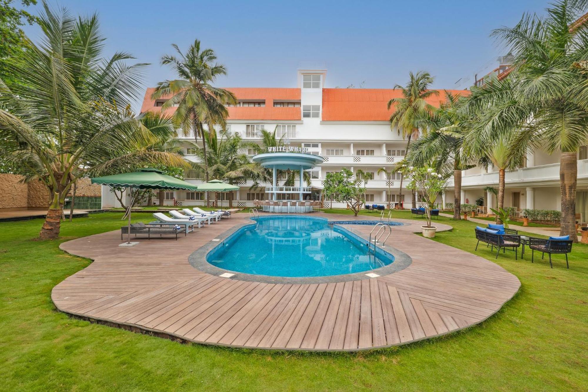 White Wharf Beach Resort Morjim Goa ภายนอก รูปภาพ