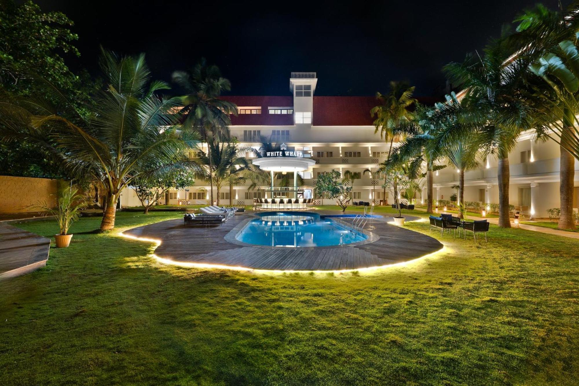 White Wharf Beach Resort Morjim Goa ภายนอก รูปภาพ